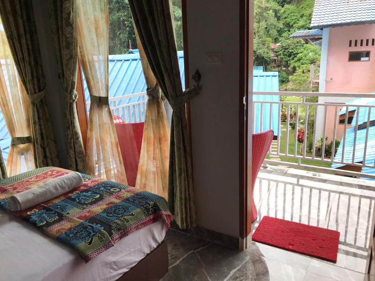 Hotel Thomas' Retreat Bukit Lawang Pokój zdjęcie