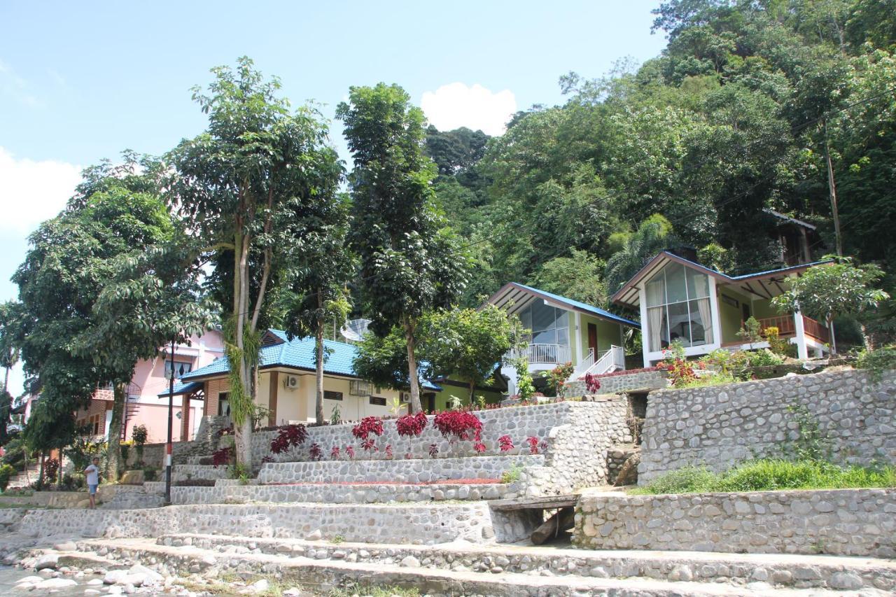 Hotel Thomas' Retreat Bukit Lawang Zewnętrze zdjęcie
